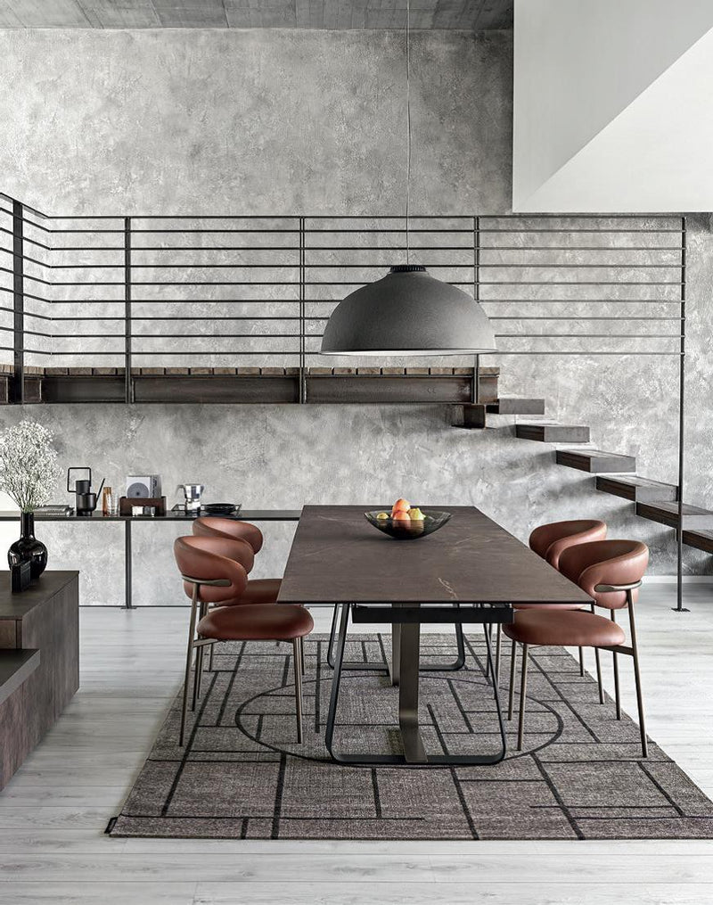 SUNSHINE Nerazvlačivi stol s postoljem od metala.