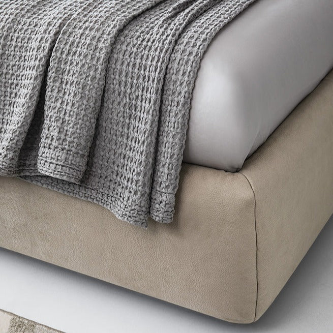 MAGENTA Beds with smoke wooden legs