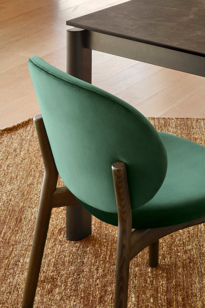 INÈS Chair with wooden legs