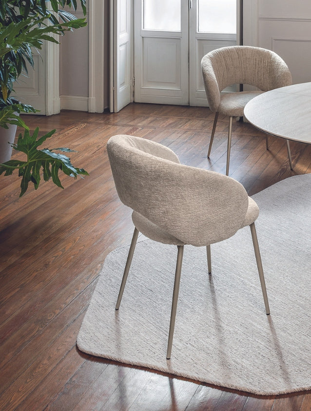 ANIME Padded armchair with metal legs