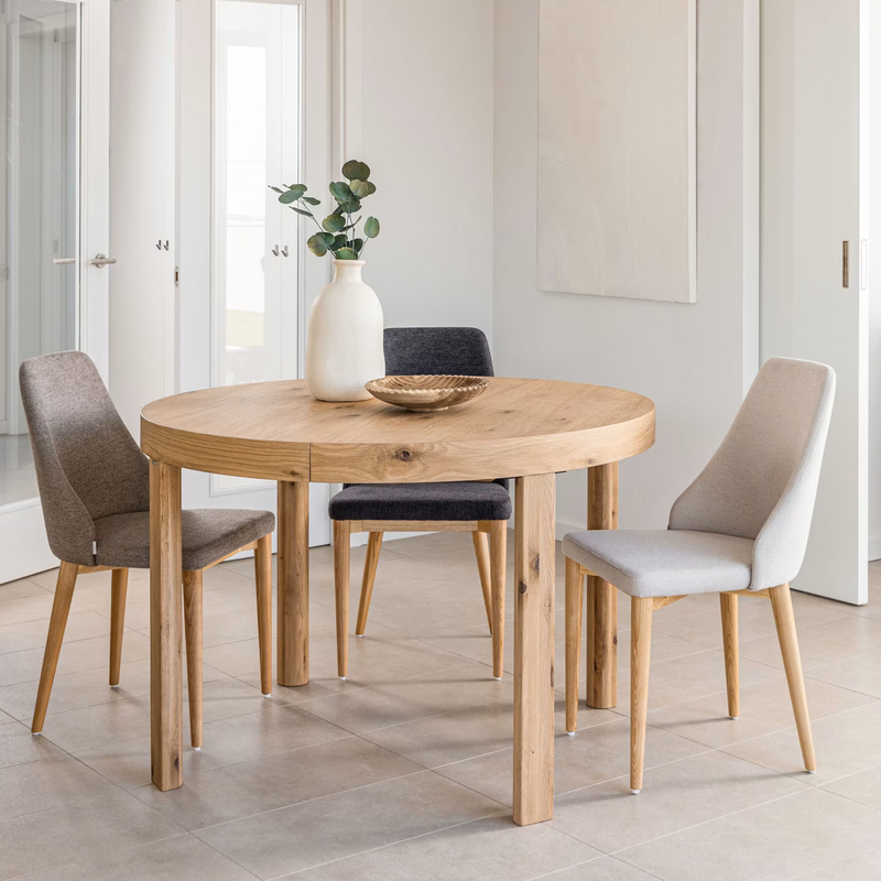 ROSIE Stolica u smeđoj boji s nogama od punog jasenovog drva u prirodnoj završnoj obradi