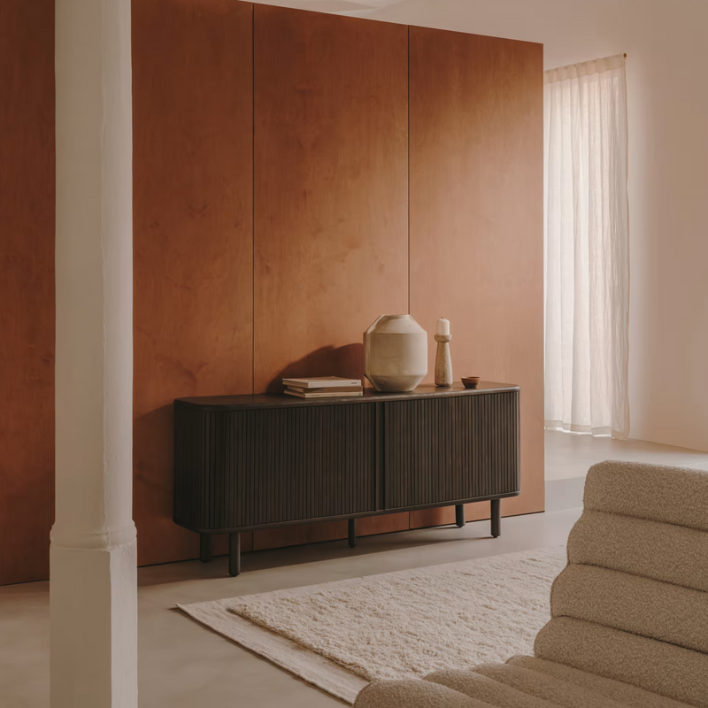 MAILEN Komoda s 2 vrata od jasenovog furnira s potamnjenom završnom obradom 180 x 75 cm