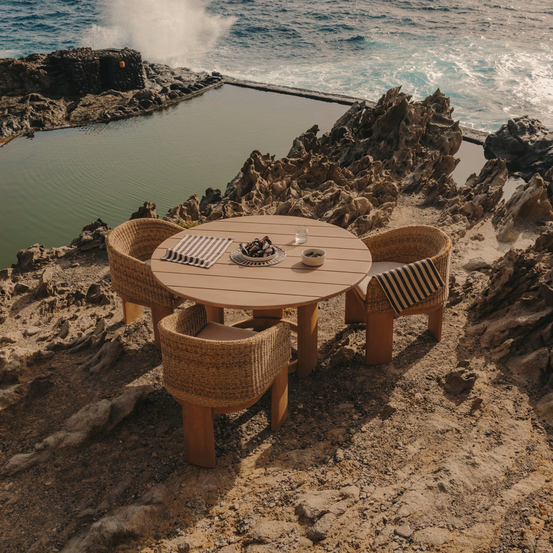 XORIGUER Round table in solid eucalyptus wood, Ø140 cm, 100% FSC