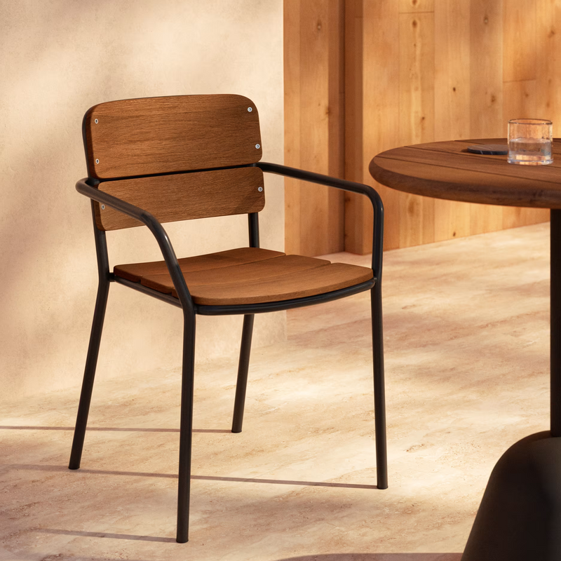 ALGUERET Chair made of solid eucalyptus wood with natural finish and black aluminum