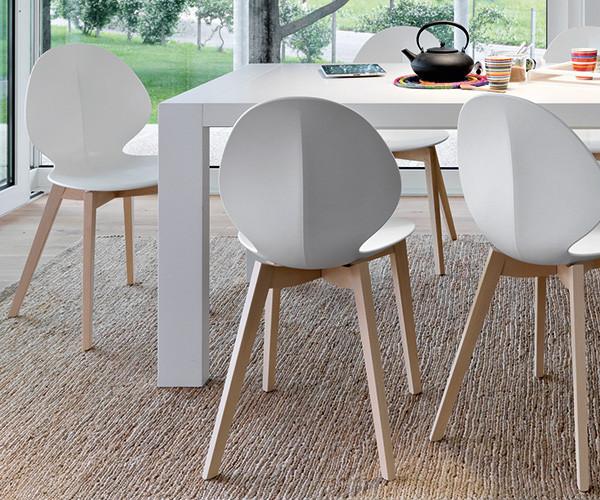 BASIL Stolica s drvenom bazom