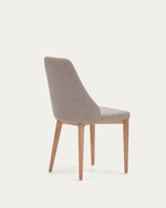 ROSIE Stolica u smeđoj boji s nogama od punog jasenovog drva u prirodnoj završnoj obradi