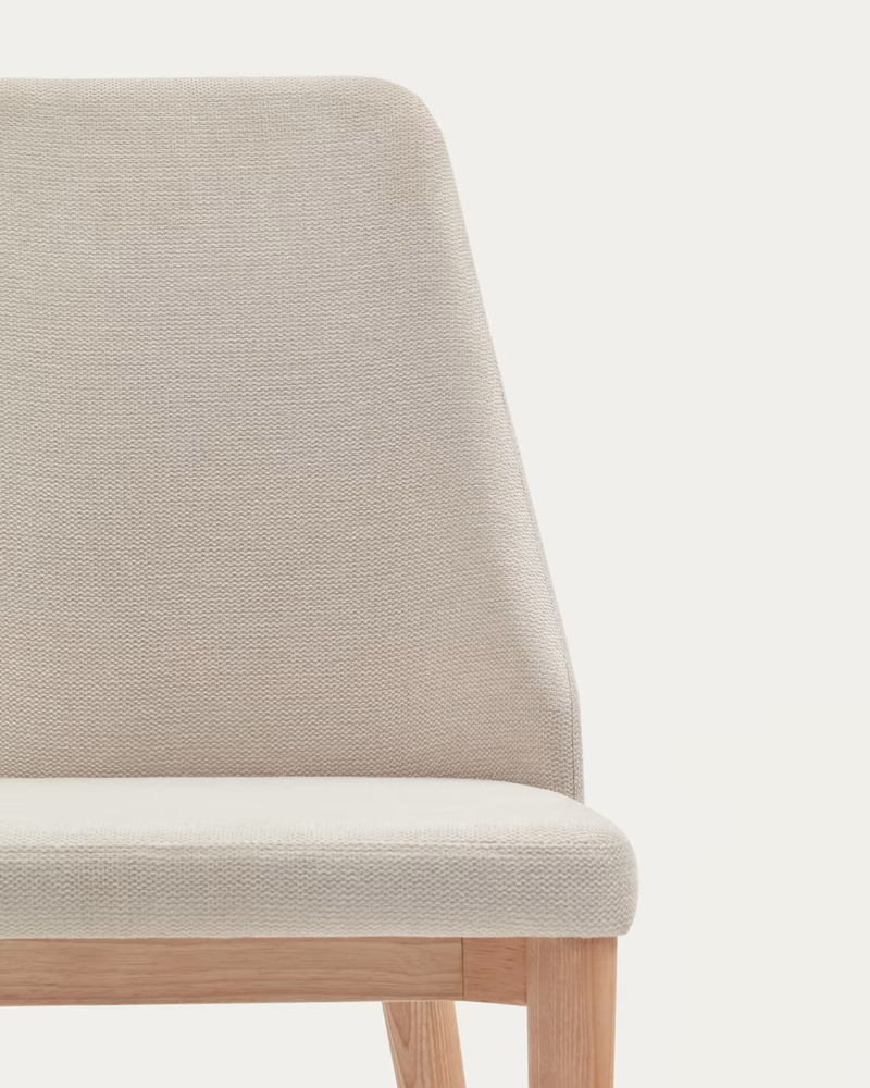 ROSIE Stolica u beige chenille s nogama od punog jasenovog drva u prirodnoj završnoj obradi