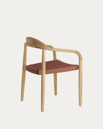 NINA stolica koja se može složiti od punog drva akacije i sjedala od užeta od terakote