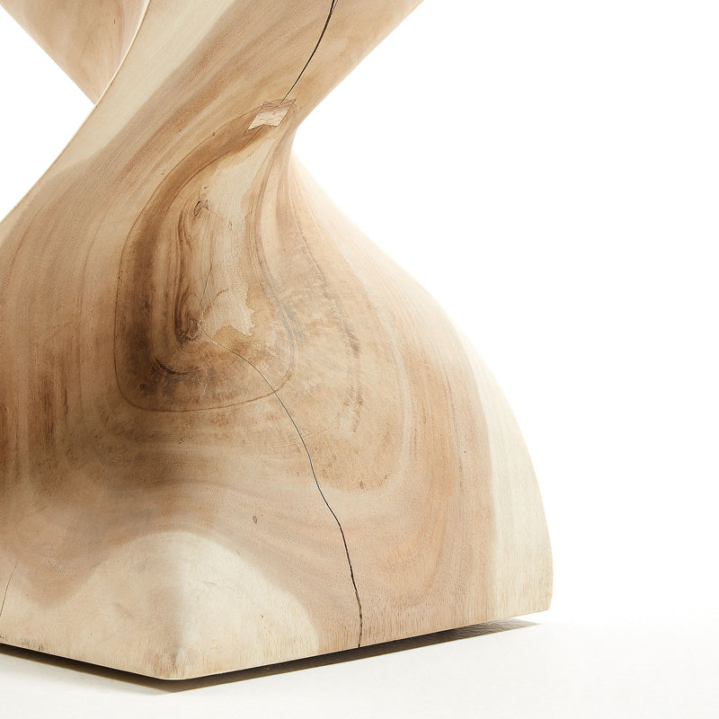 HAKON Pomoćni stol od punog kišnog drveta s rezbarenom unutrašnjošću, 30 x 30 cm