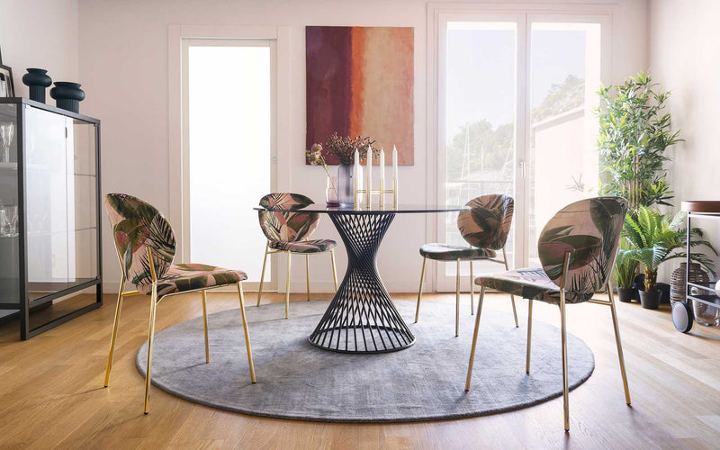 INÈS Chair with metal legs