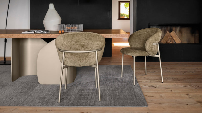 OLEANDRO Padded armchair with a metal base