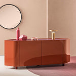 GIOBERG Komoda u mikaliziranom lakiranom sloju s 4 vrata i 4 drvene police