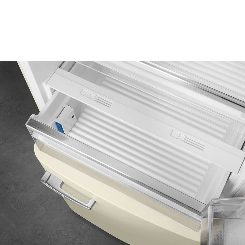 Hladnjak u krem ​​stilu 50-ih