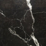 ONCE UPON A LIGHT Svjetiljka s kromiranim metalnim okvirom i čeličnom sajlom razvučenom između stropa i poda