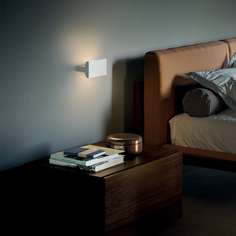 IPE Zidne svjetiljke koje pružaju neizravno svjetlo prema gore i prema dolje