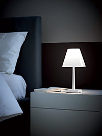 DINA T1 A small LED table lamp