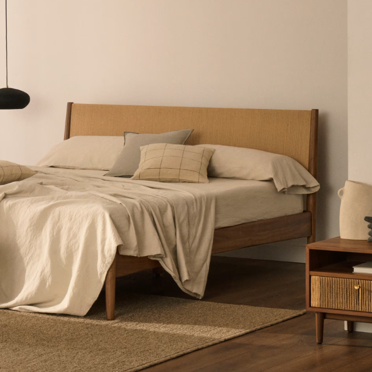 ELAN bed in veneer and solid walnut wood (180 cm matress)