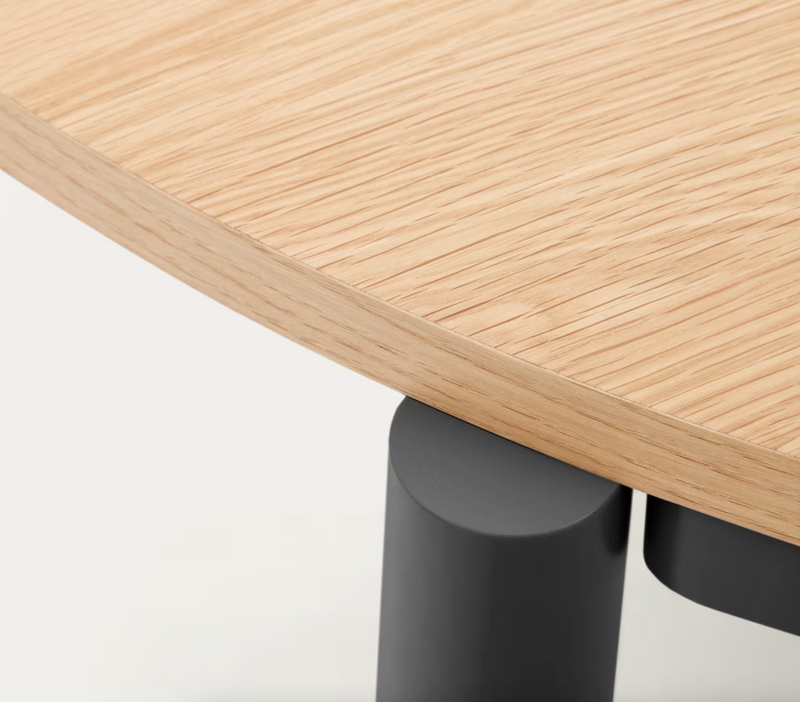 MONTUIRI Okrugli stol na razvlačenje od hrastovog furnira i čeličnih nogu