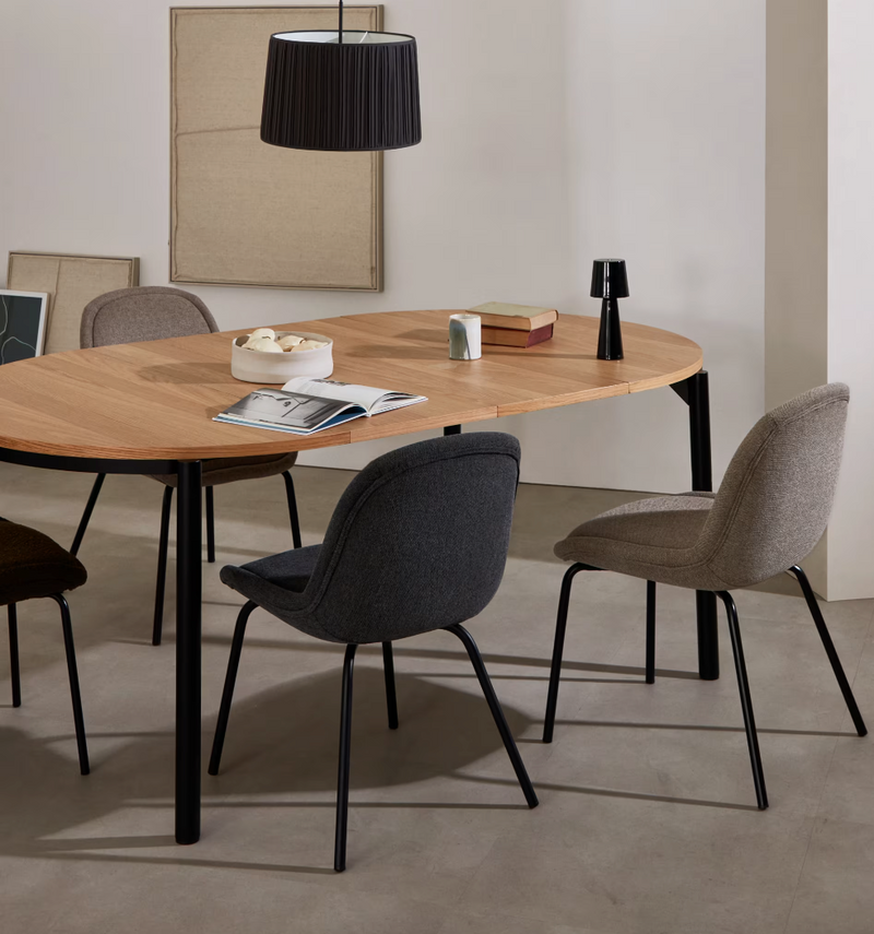 MONTUIRI Okrugli stol na razvlačenje od hrastovog furnira i čeličnih nogu