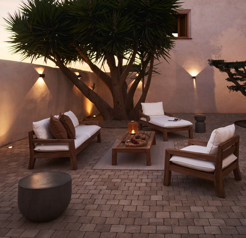 SARANELLA Large portable table lamp made of artificial rattan in brown