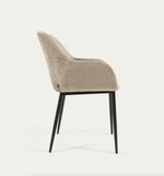 KONNA stolica u bež chenille tkanini s čeličnim nogama i lakiranom crnom završnom obradom