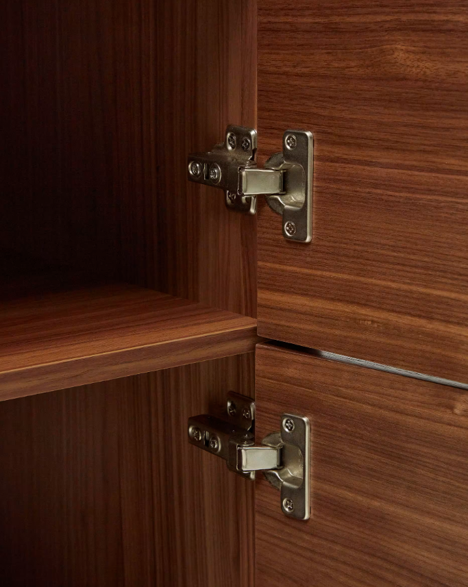 VEDRANA Komoda s 4 vrata i čeličnim nogama