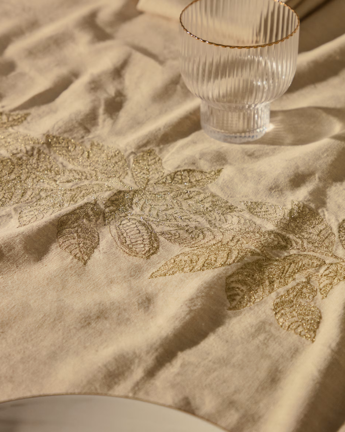 ORETI tablecloth with cocoa embroidery feature, 150x250cm