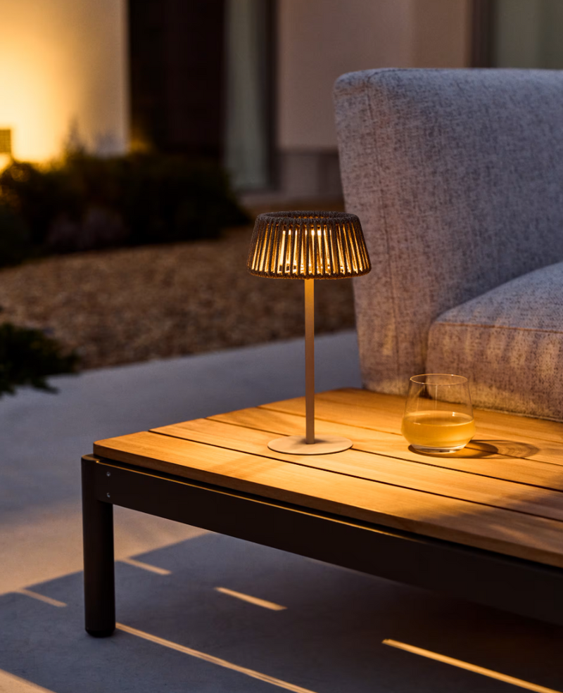 ALDET Vanjska solarna stolna lampa s bež prošaranim užetnim kabelom i bež metalnim postoljem