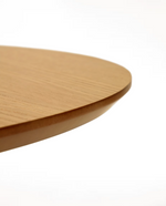 OQUI Ovalni stol na razvlačenje s hrastovim furnirom i nogama od punog drva, Ø 120 (200) x 120 cm