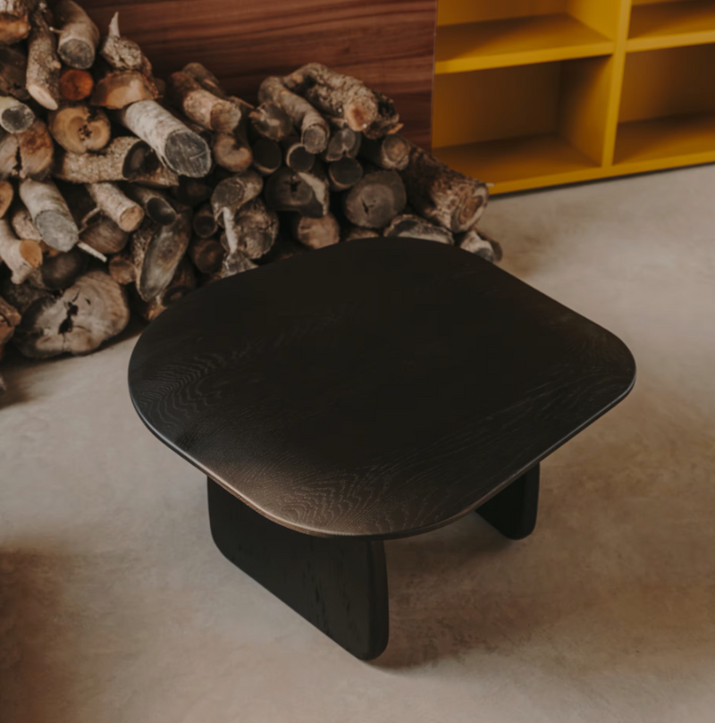 PIRITA pomoćni stolić izrađen od masivnog hrastovog drva u crnoj boji, 70,6 x 70 cm FSC 100%