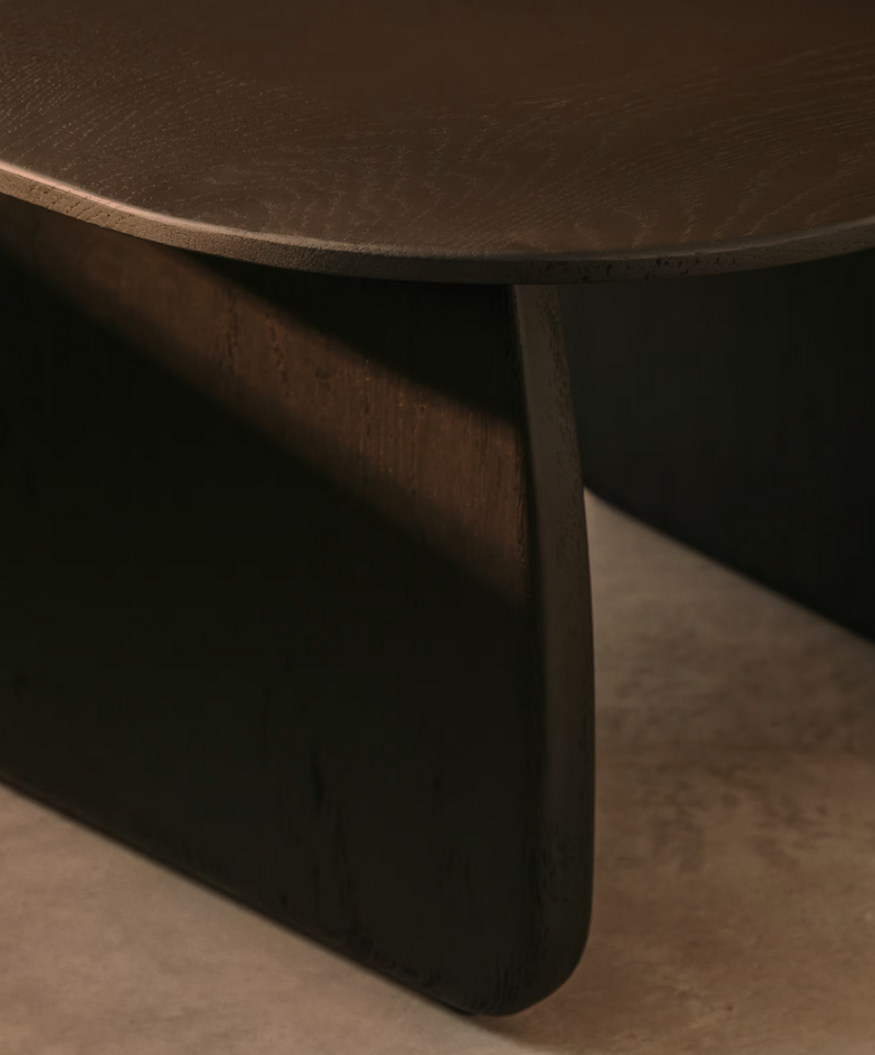 PIRITA pomoćni stolić izrađen od masivnog hrastovog drva u crnoj boji, 70,6 x 70 cm FSC 100%