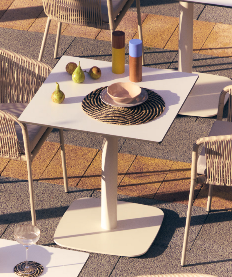 DINA Outdoor table in white with metal leg in a painted white finish, 68 x 68 x 70 cm