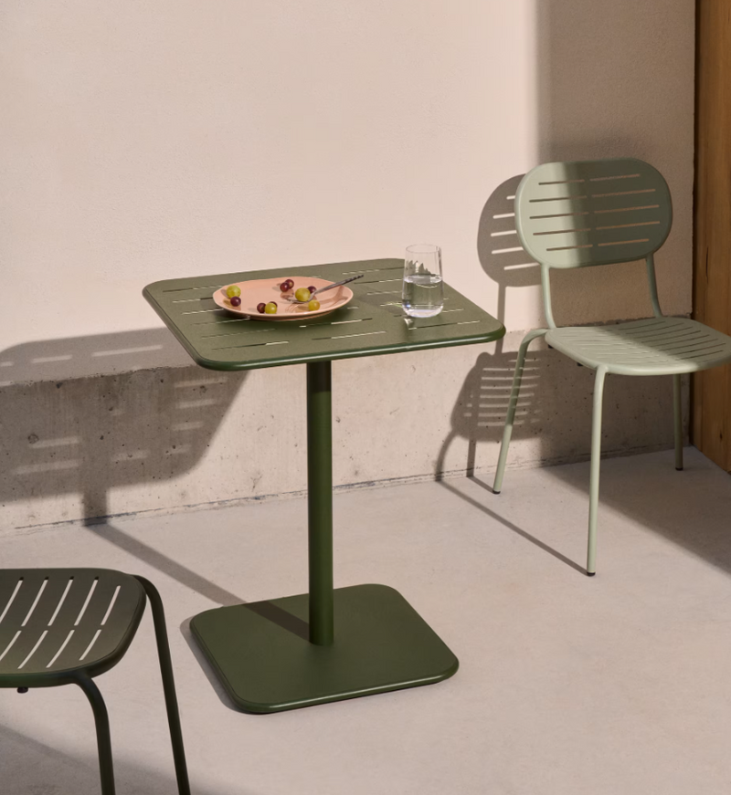 BRAI Outdoor table in green galvanised steel 70 x 70cm