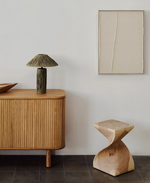 HAKON Pomoćni stolić od punog drva kišnog stabla, 30 x 30 cm