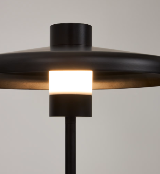 NUVIRA Stolna lampa od crnog satenskog metala