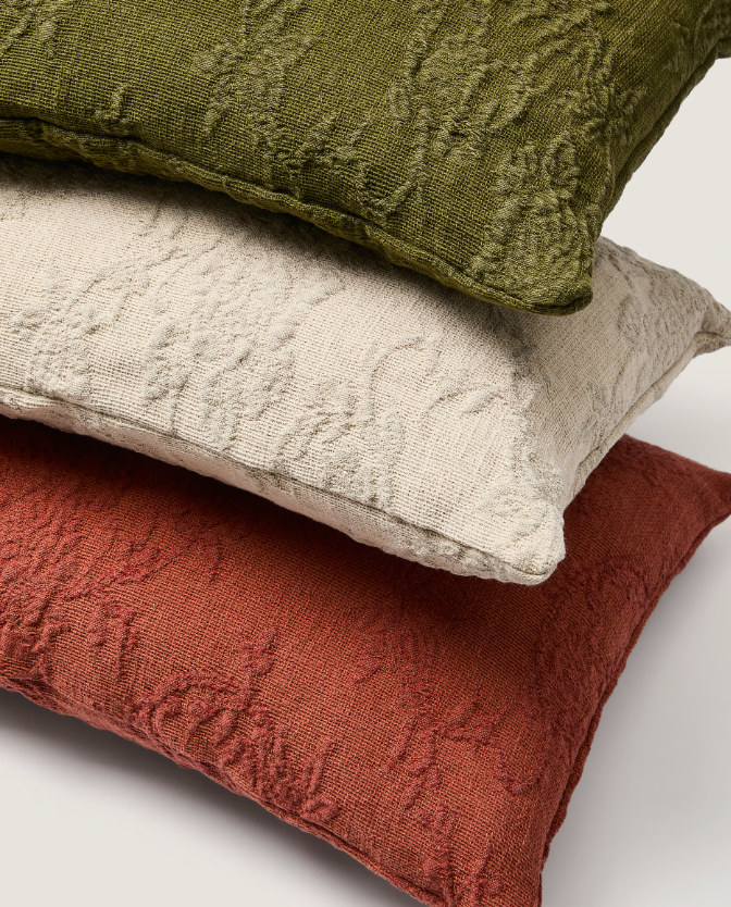 VELINA Cushion cover in red washed linen jacquard with floral design 30 x 50 cm