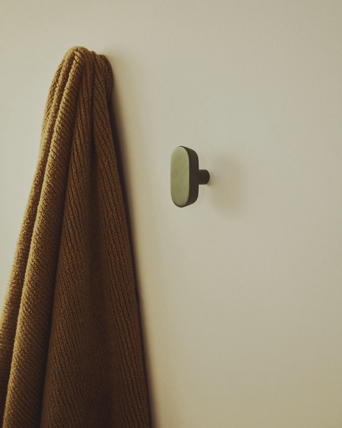 ARELY Set of 2 solid beech wood hangers with light green lacquer finish 6.5 cm/10 cm