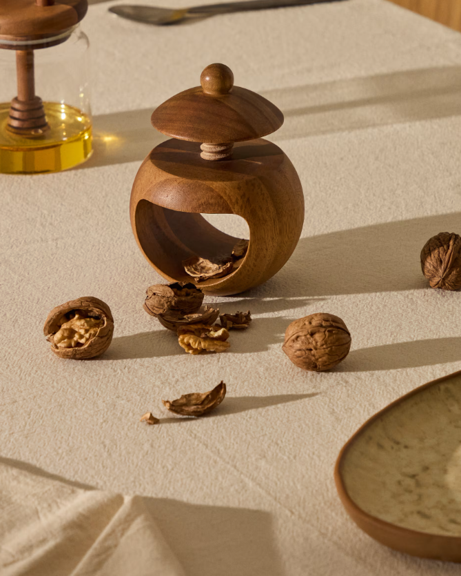 NUKHA Nutcracker in FSC 100% acacia wood