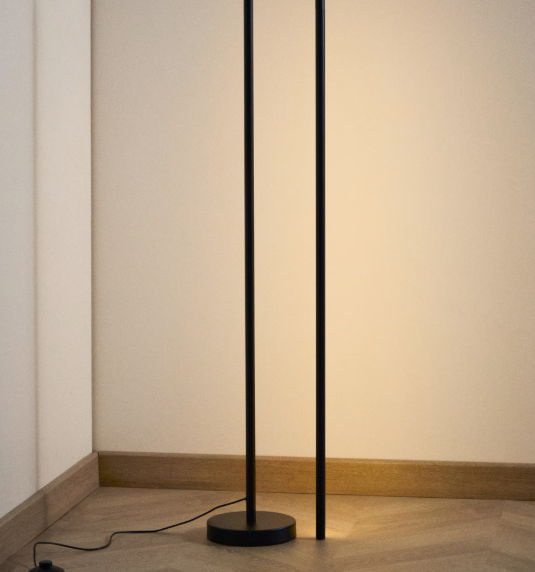  BOW Podna lampa crnog aluminija