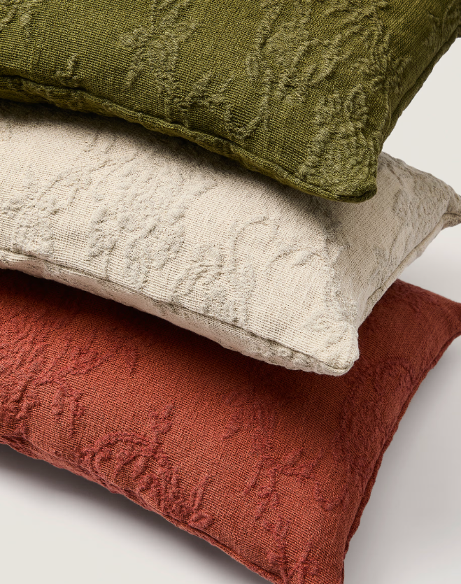 VELINA Cushion cover in red washed linen jacquard with floral design 30 x 50 cm