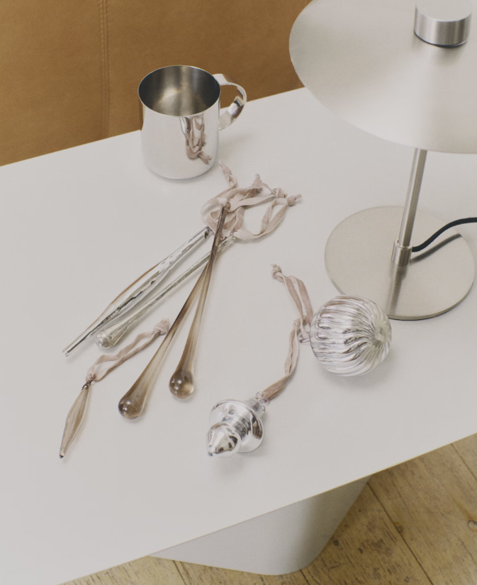 ALSENIA Set of 4 silver recycled glass hanging ornaments 10,5 cm