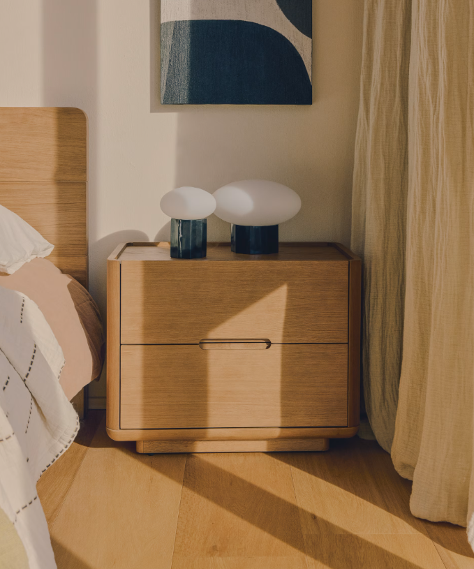 ARELIDA Noćni ormarić od hrastovog furnira i masivnog hrastovog drva sa svijetlosmeđom završnom obradom 65 x 50 cm