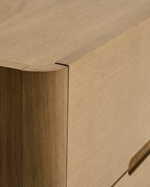 ARELIDA Noćni ormarić od hrastovog furnira i masivnog hrastovog drva sa svijetlosmeđom završnom obradom 65 x 50 cm