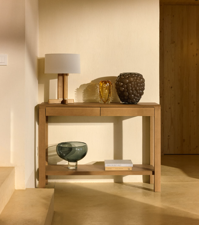 NIANI Table lamp in rubber wood with natural finish and ivory-coloured cotton lamp shade Ø30cm.