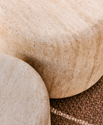 DRASI Stolić za kavu od cementa s završnim efektom travertina