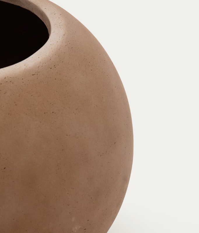 SOLNA terracotta-effect planter