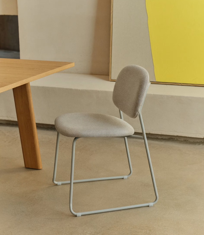 MELI Stackable chair in chenille with metal legs