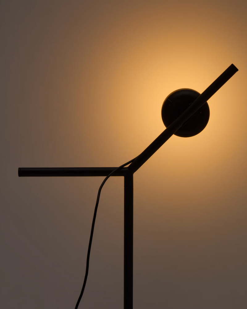 OREY crna metalna stolna svjetiljka s višepozicijskim reflektorom