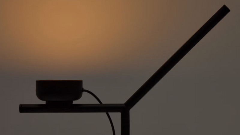 OREY crna metalna stolna svjetiljka s višepozicijskim reflektorom