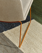 ZAHARA bež fotelja s čeličnim nogama i FSC 100% terakota završnom obradom